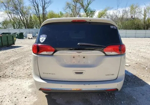 Chrysler Pacifica cena 59000 przebieg: 120592, rok produkcji 2017 z Milanówek małe 67